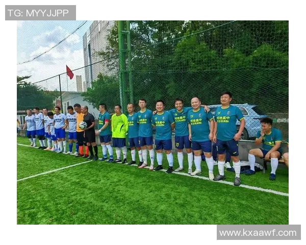 黑白经典足球瞬间那些永恒的球场传奇与足球英雄的巅峰时刻